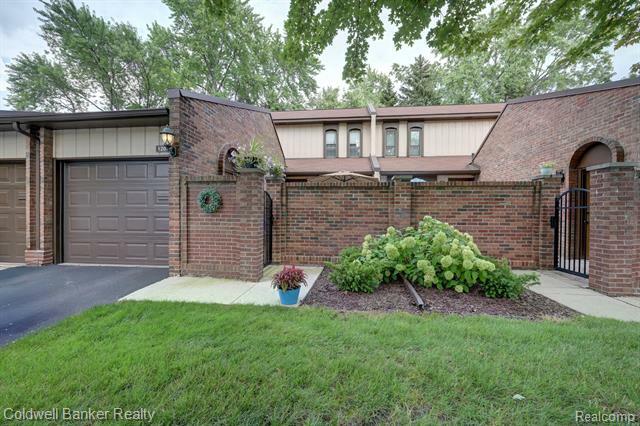 Property Photo:  1207 Kirts Boulevard  MI 48084 