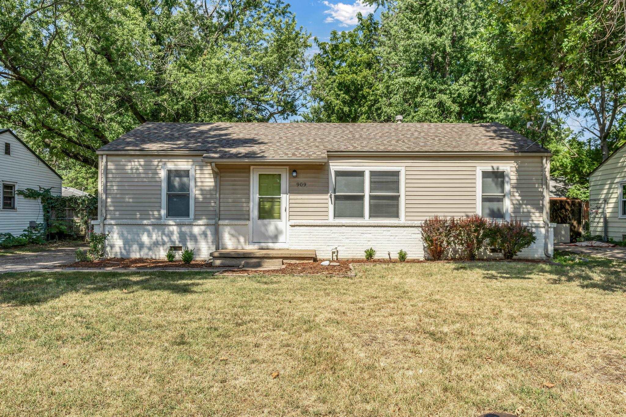 Property Photo:  909 N Derby  KS 67037 