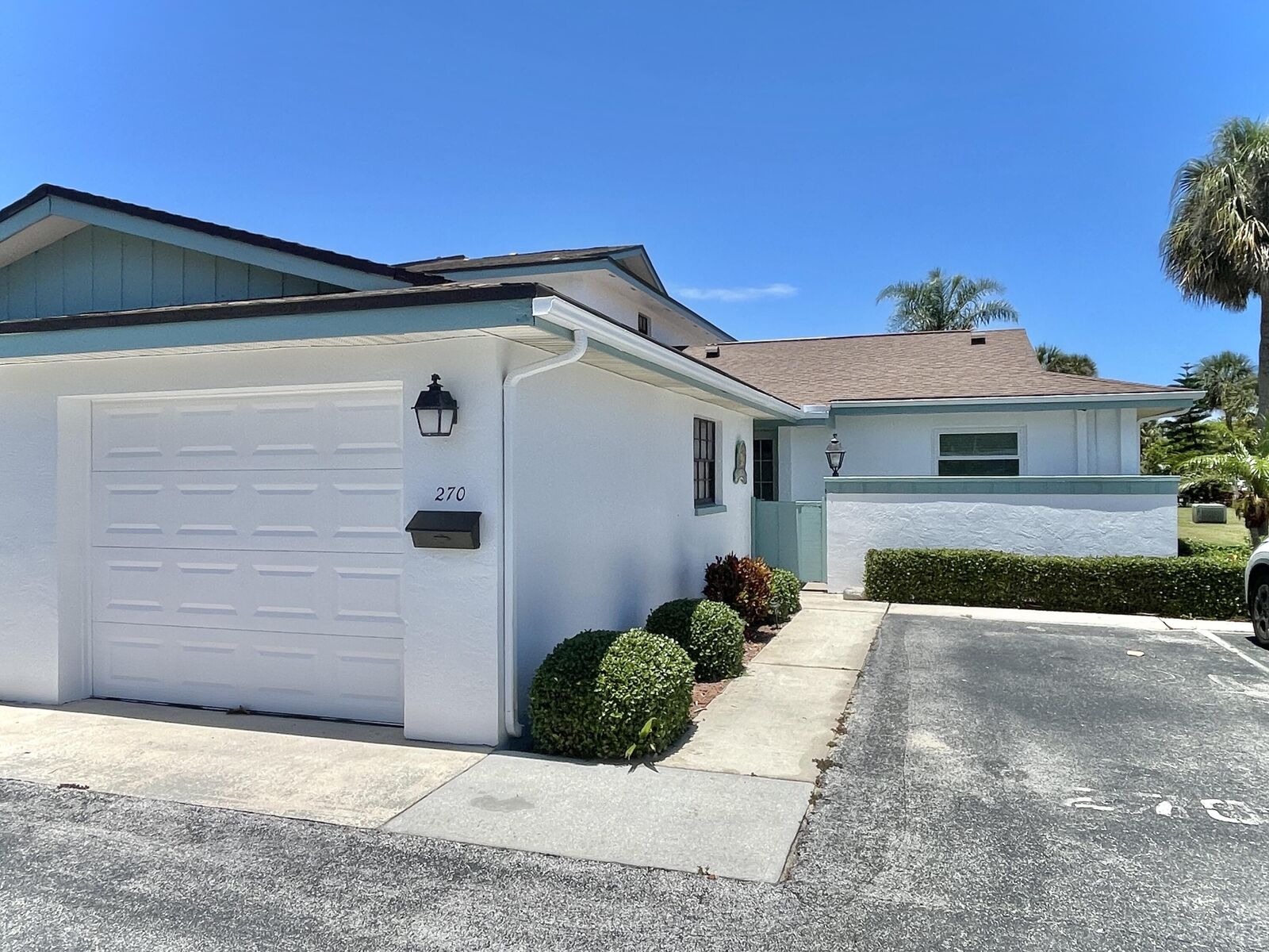 Property Photo:  270 Queens Court  FL 32937 