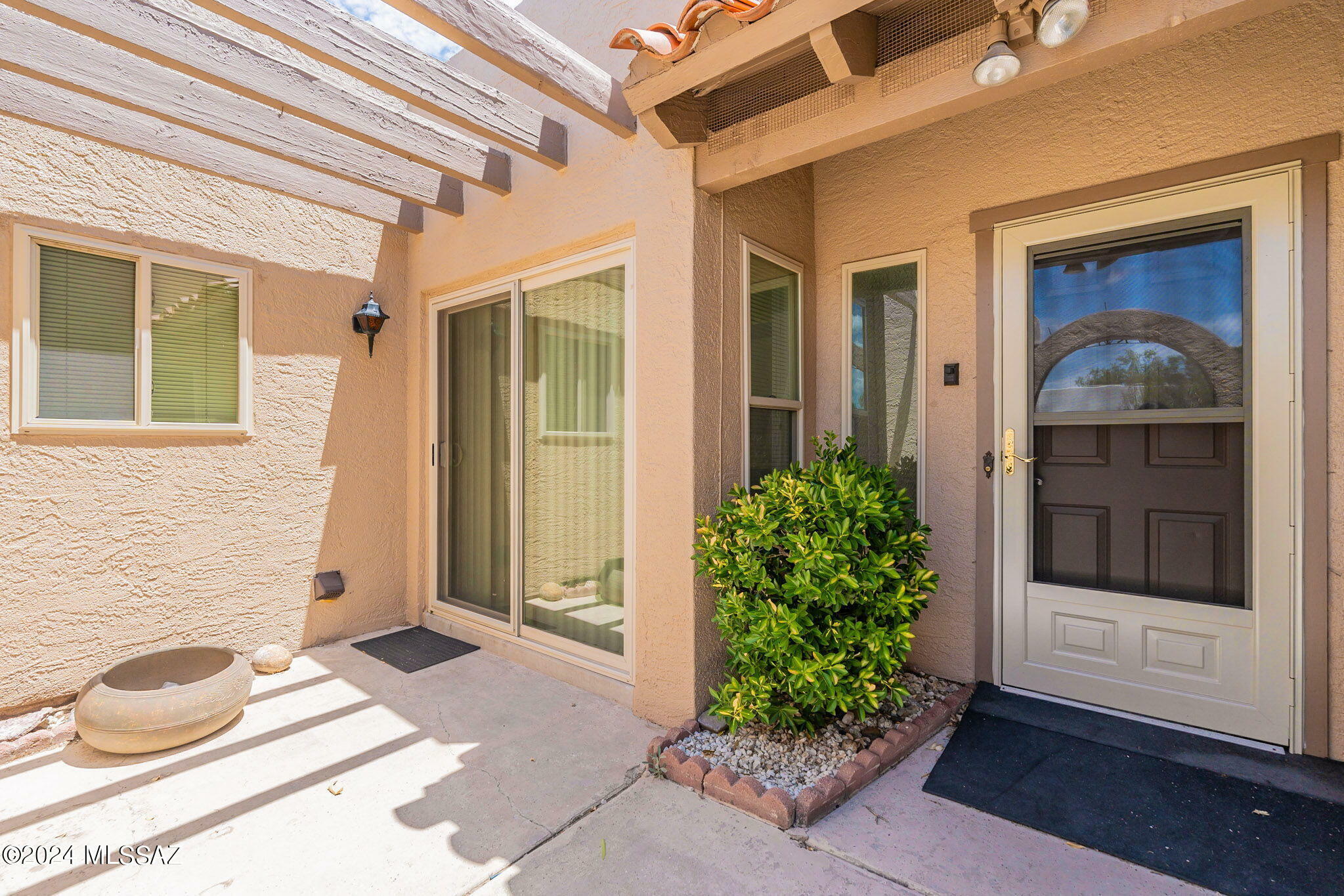 Property Photo:  322 E Paseo Verde  AZ 85614 