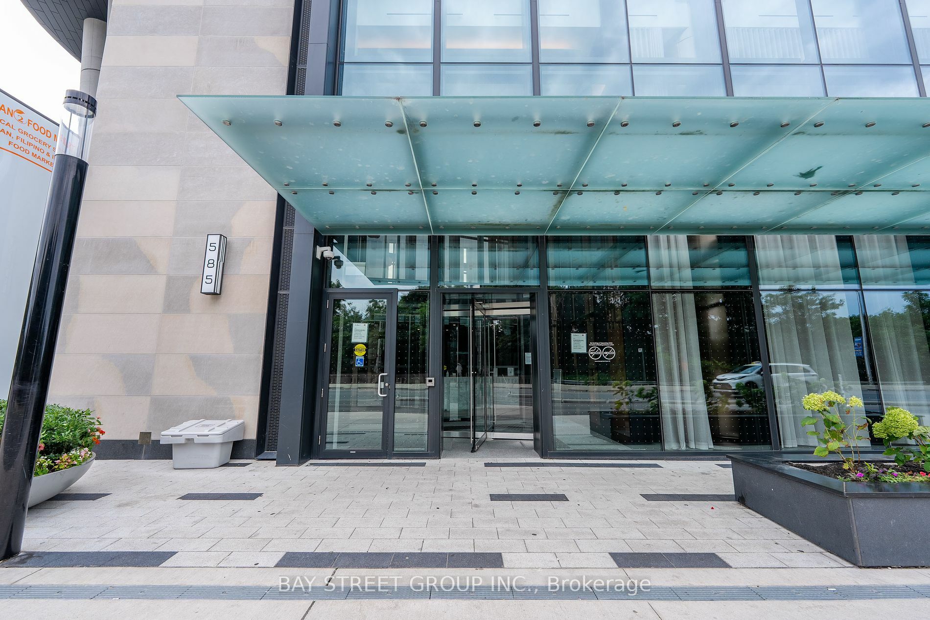 Property Photo:  585 Bloor St E 2922  ON M4W 0B3 