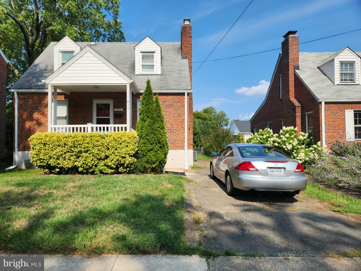 Property Photo:  817 N Jefferson Street  VA 22205 