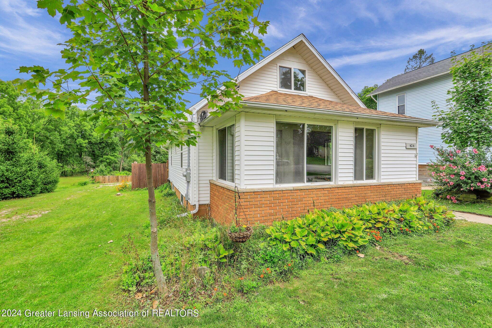 Property Photo:  424 W Jefferson Street  MI 48821 