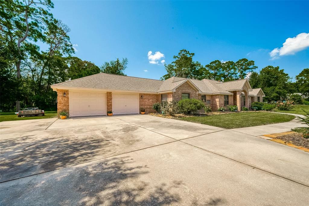 Property Photo:  16 Autumn Oaks Drive  TX 77521 