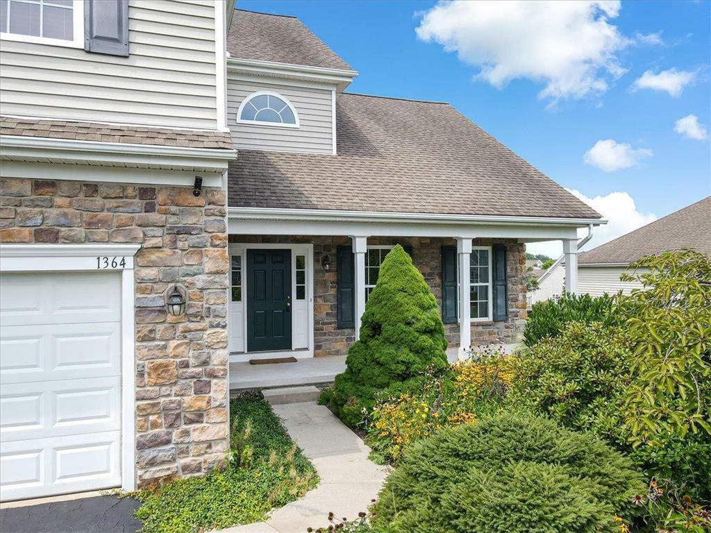 Property Photo:  1364 Fox Ridge  PA 18040 