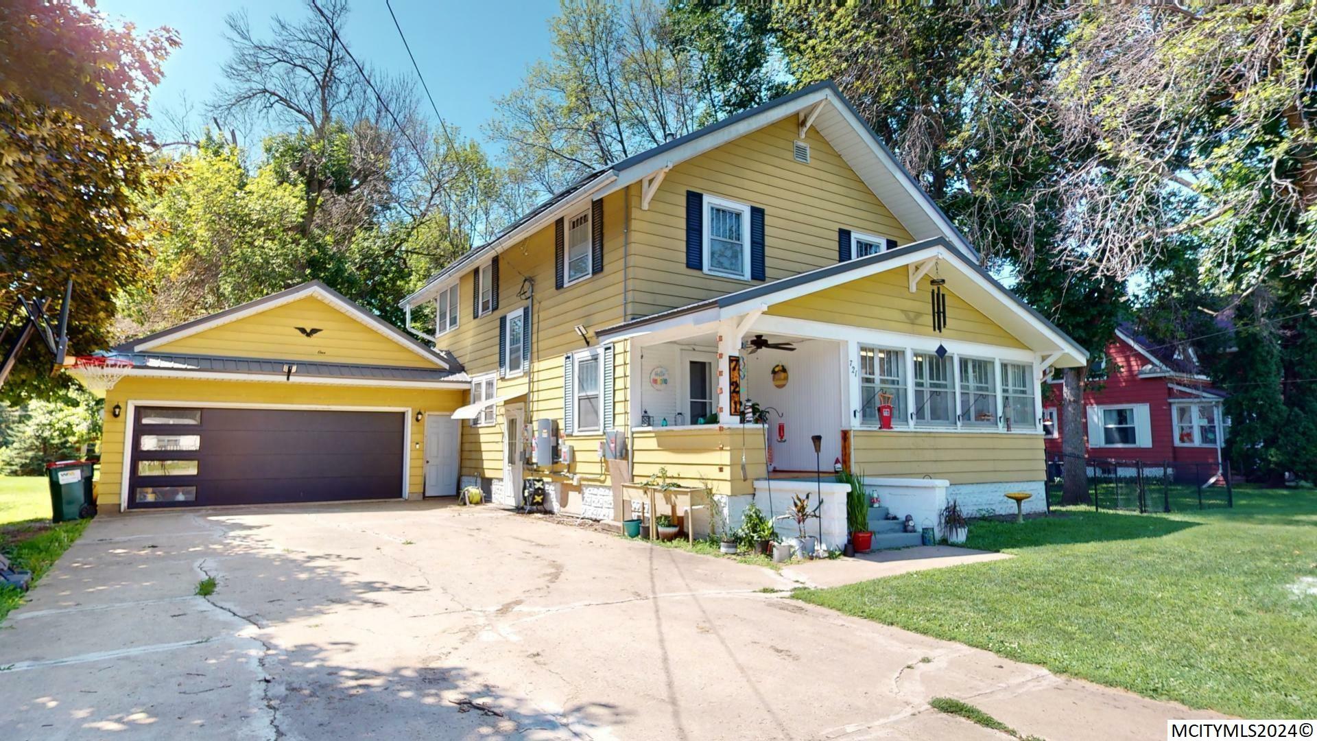 Property Photo:  721 Gilman St  IA 50475 