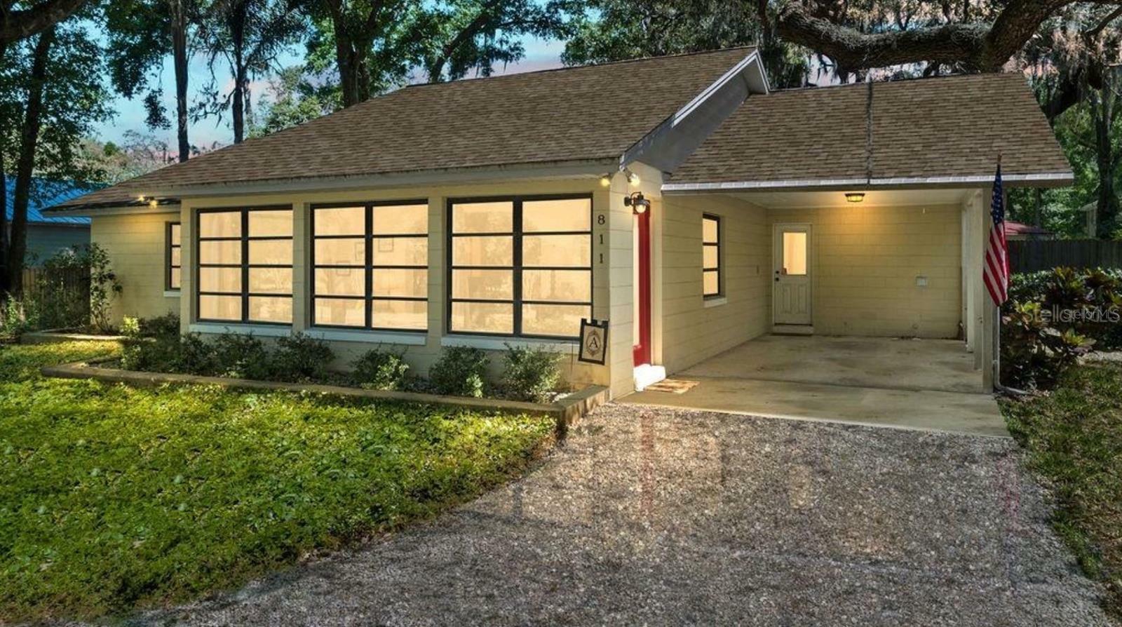 Property Photo:  811 Main Street  FL 34786 