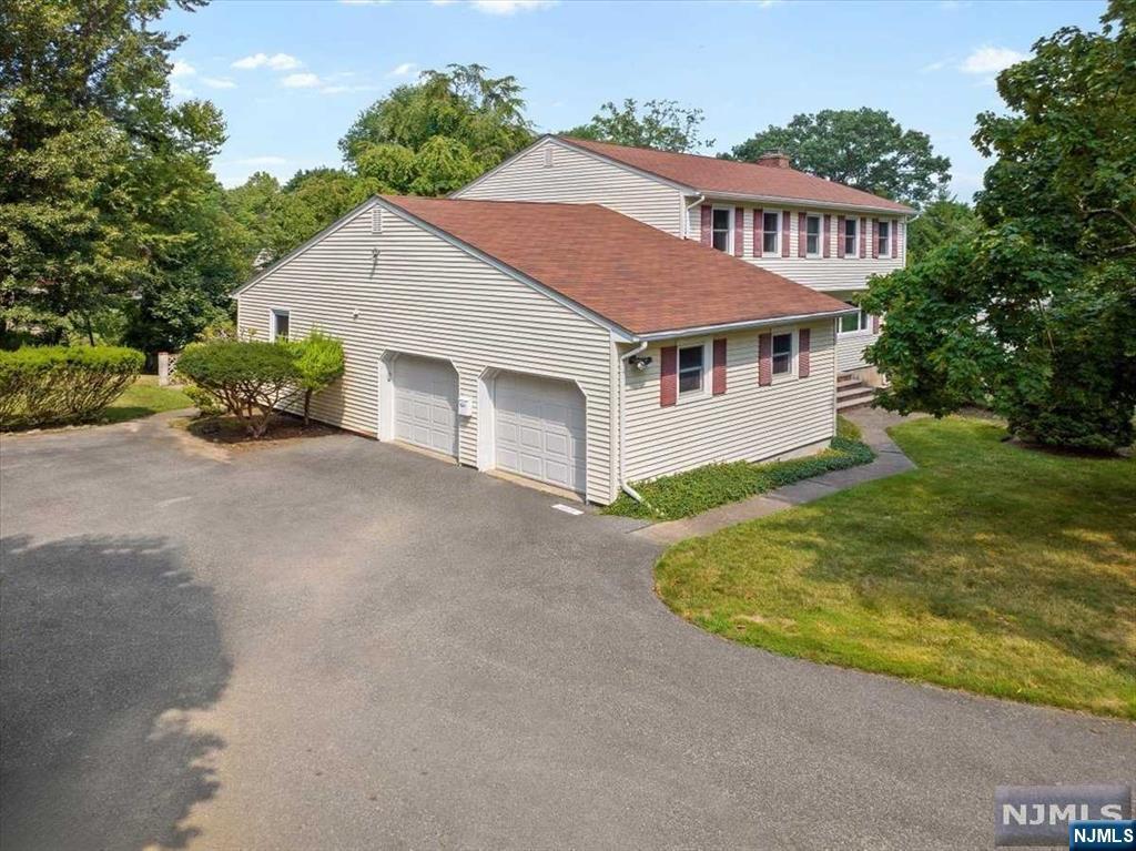 Property Photo:  34 Laura Lane  NJ 07656 