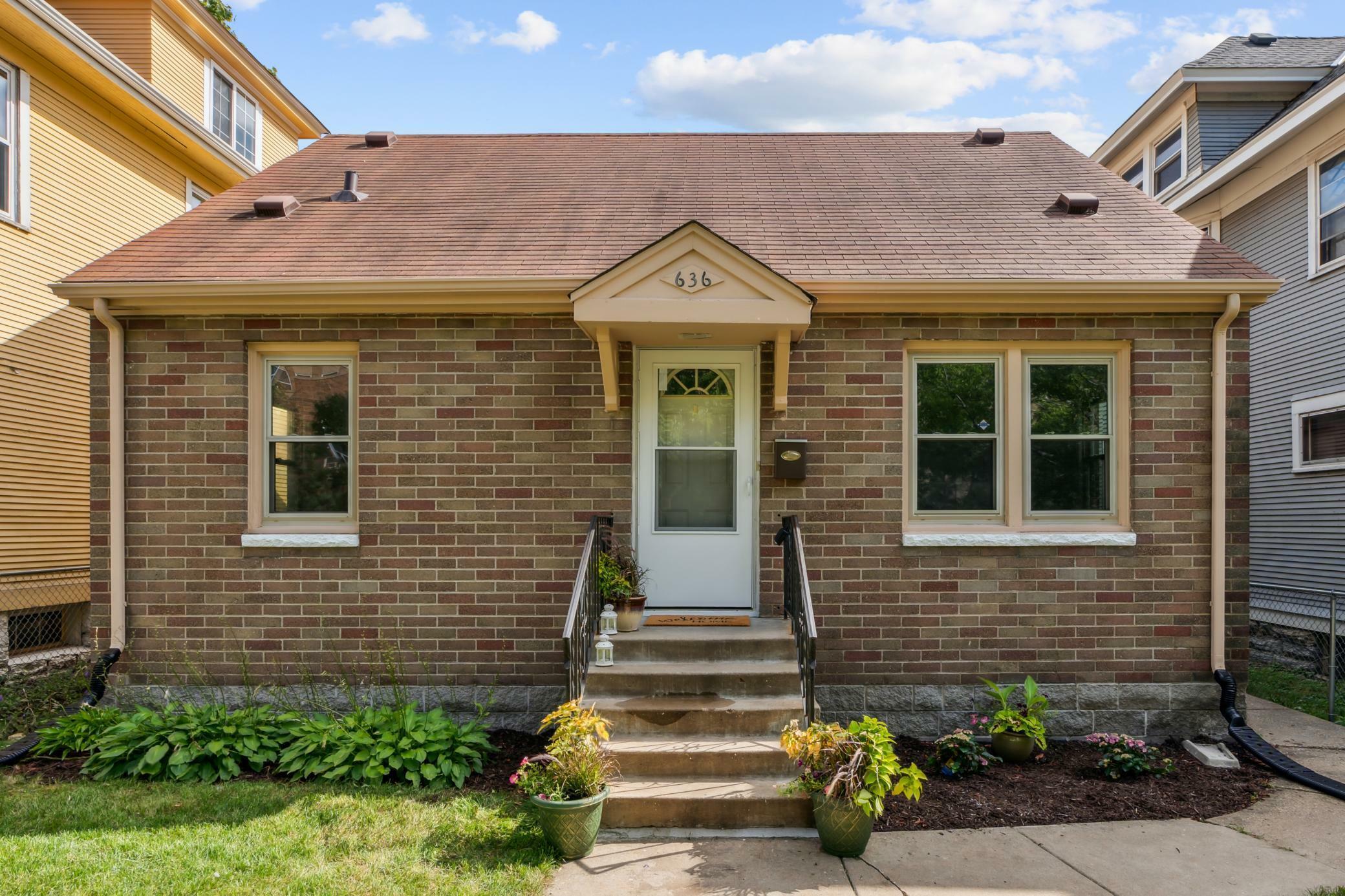 Property Photo:  636 Aurora Avenue  MN 55104 