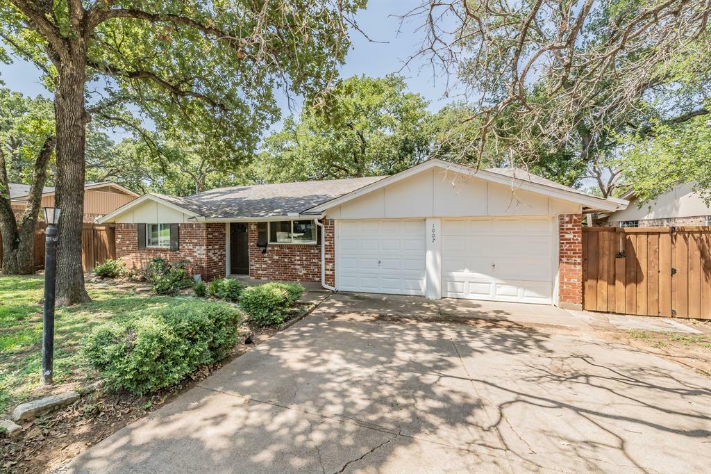 Property Photo:  1007 N Lucas Drive  TX 76051 