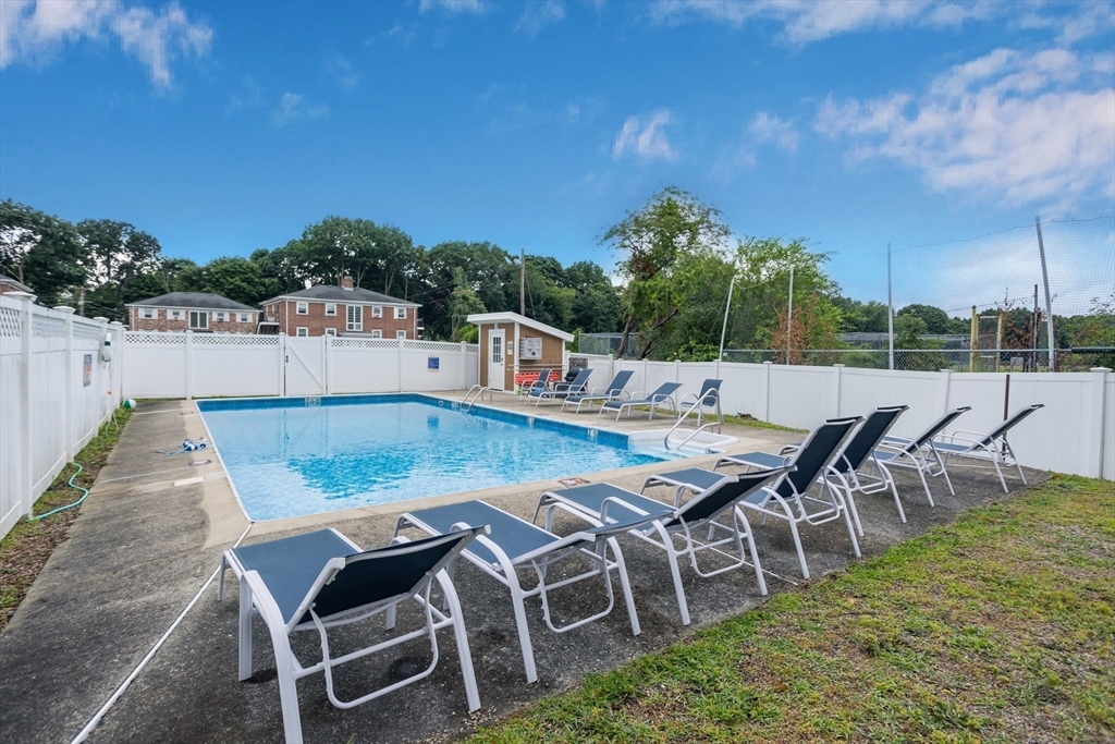 Property Photo: 7 Austin Ct L MA 01906