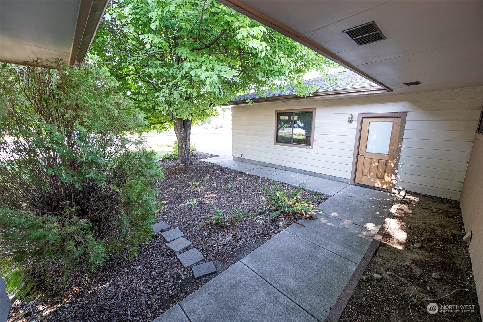 Property Photo: 7 E Tietan WA 99362