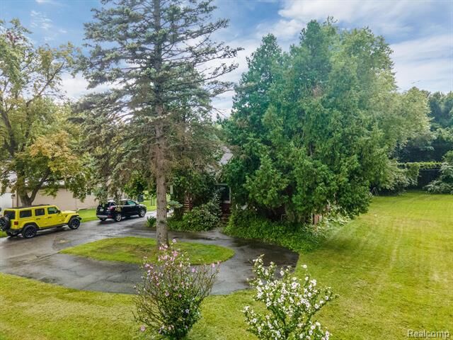Property Photo:  715 N Newburgh Road  MI 48185 