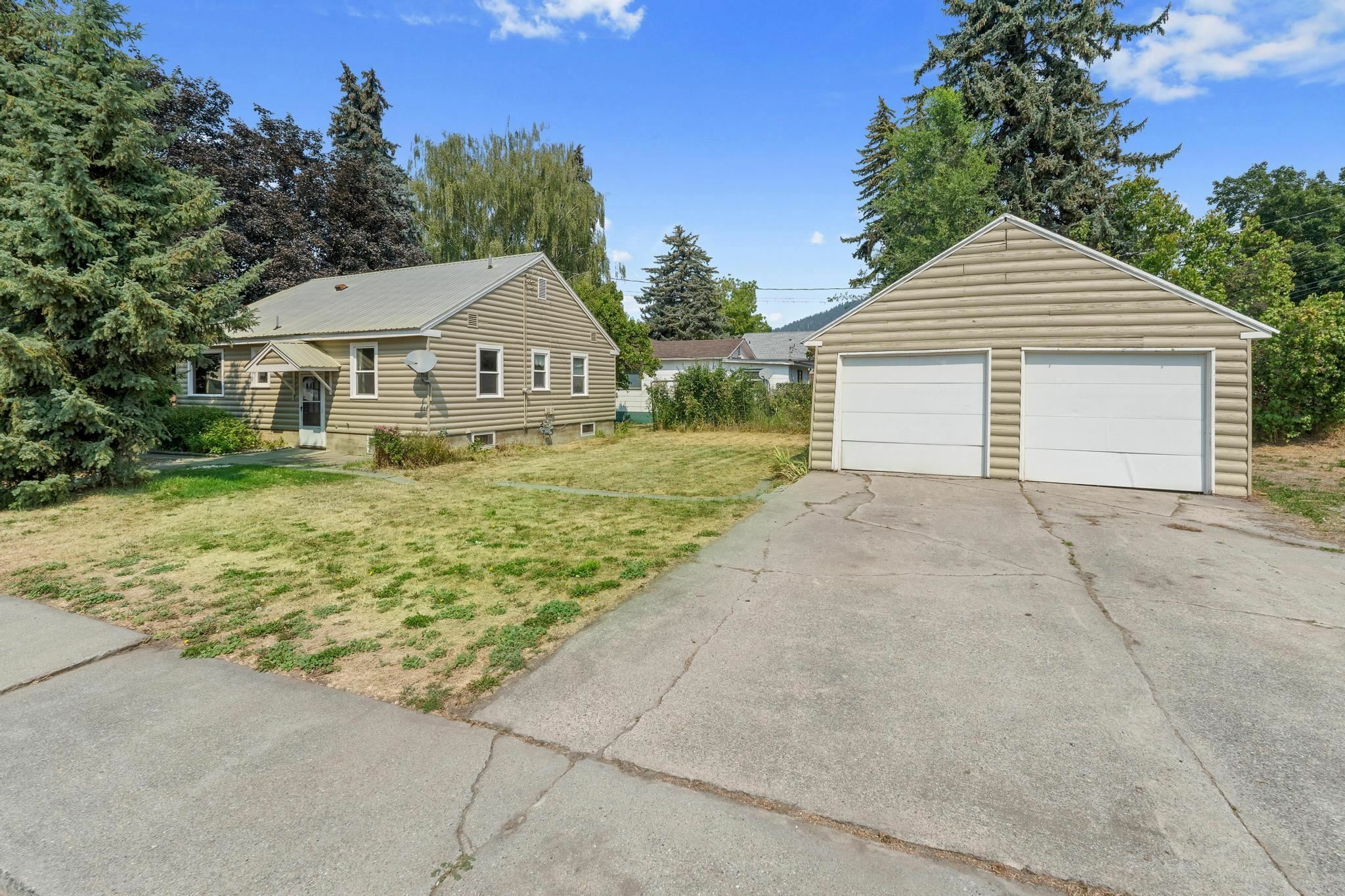 Property Photo:  339 S Walnut St  WA 99114 