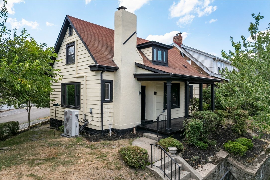 Property Photo:  464 Oneida Street  PA 15211 