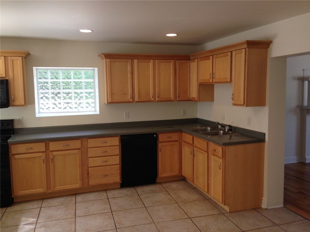 Property Photo:  3220 Edwards Way  PA 15203 