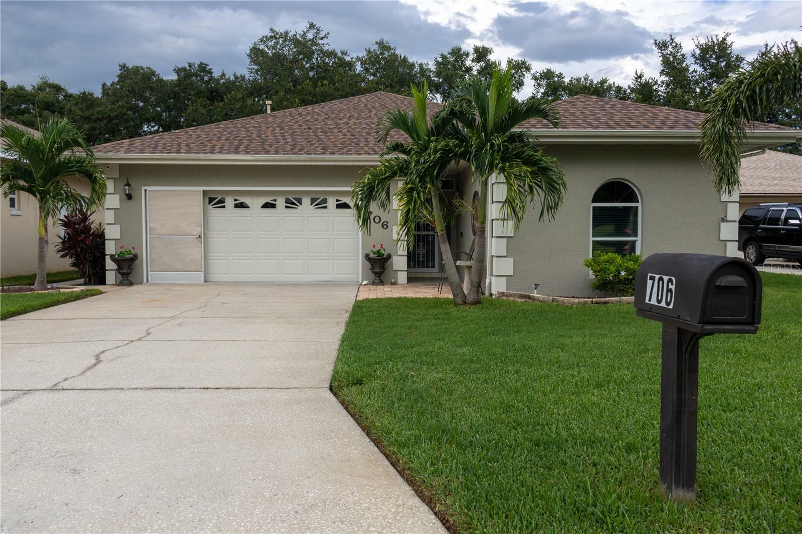 Property Photo:  706 Canberra Road  FL 33884 