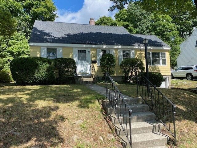 Property Photo:  14 Stratford Road  MA 01810 
