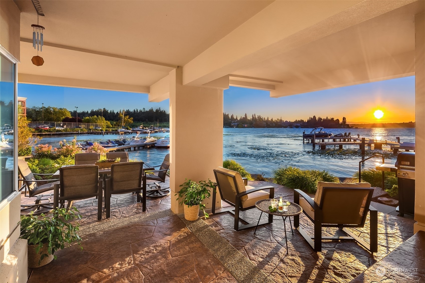 Property Photo:  4511 Lake Washington Boulevard NE 1  WA 98033 