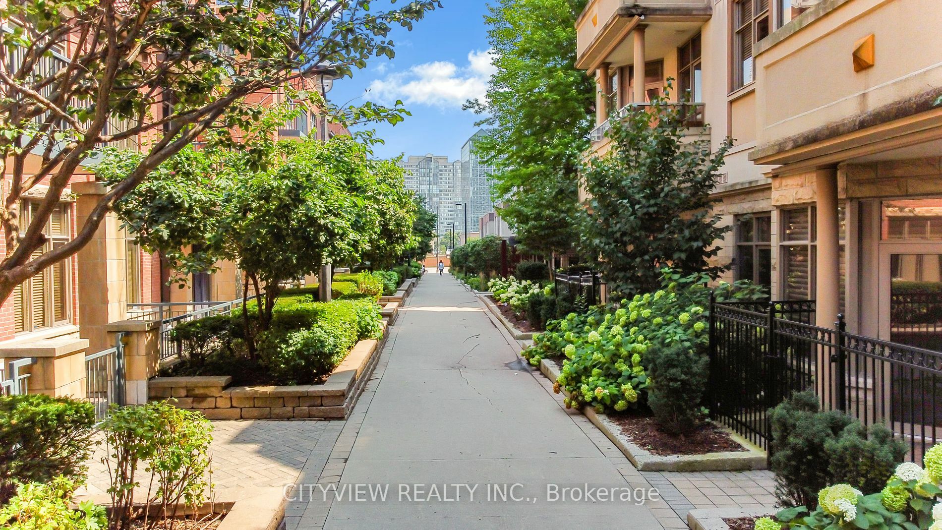 Property Photo:  320 City Centre Dr 109  ON L5B 4P8 