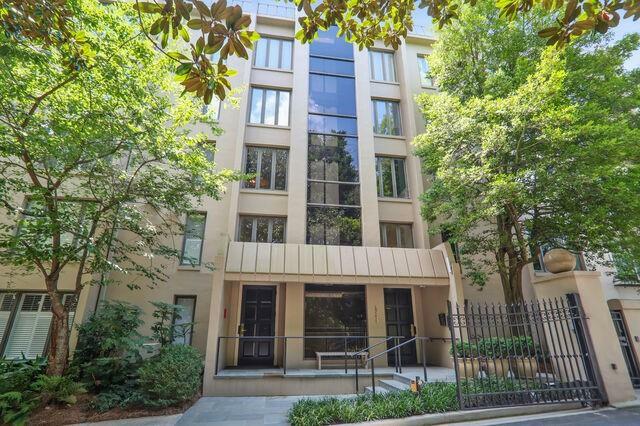 Property Photo:  2765 Peachtree Road NE 4  GA 30305 