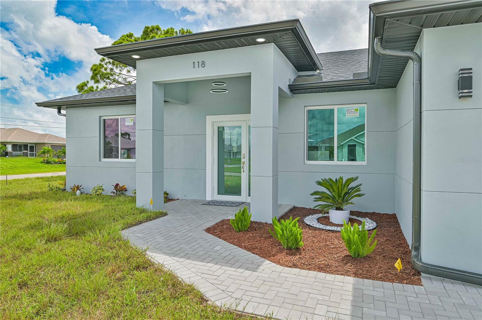 Property Photo:  118 NW 4th Avenue  FL 33993 