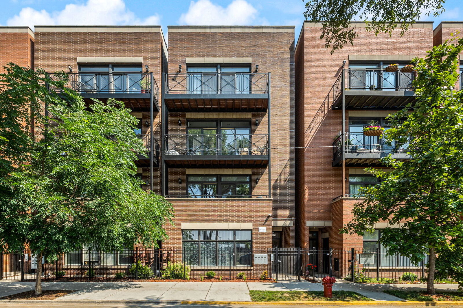 Property Photo: 3126 W Walton Street 4 IL 60622