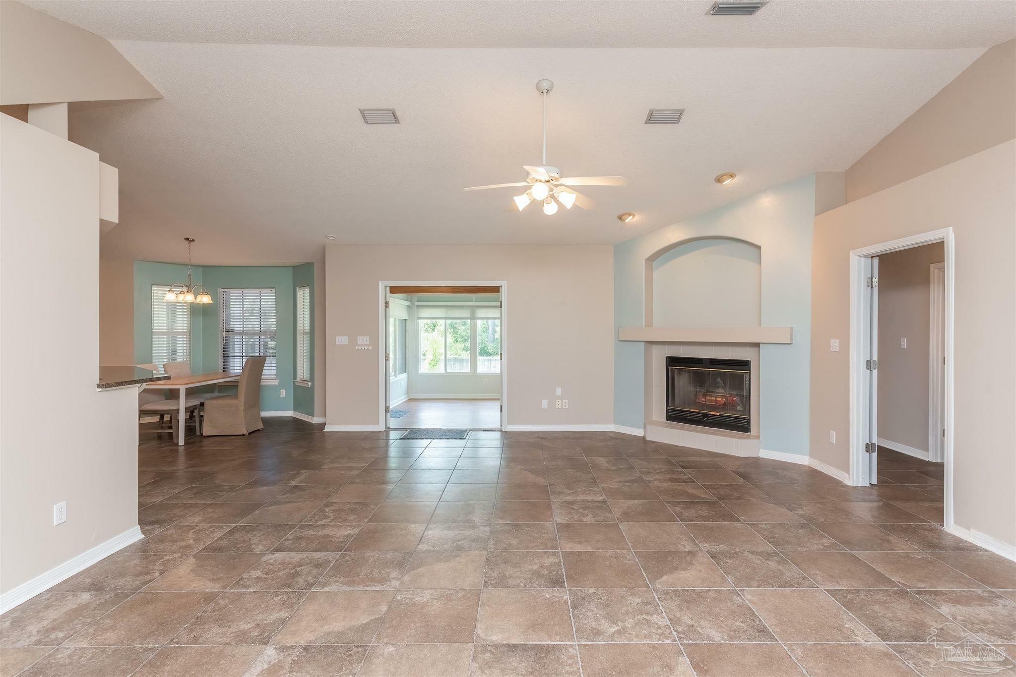 Property Photo:  1048 Chandelle Lake Dr  FL 32507 