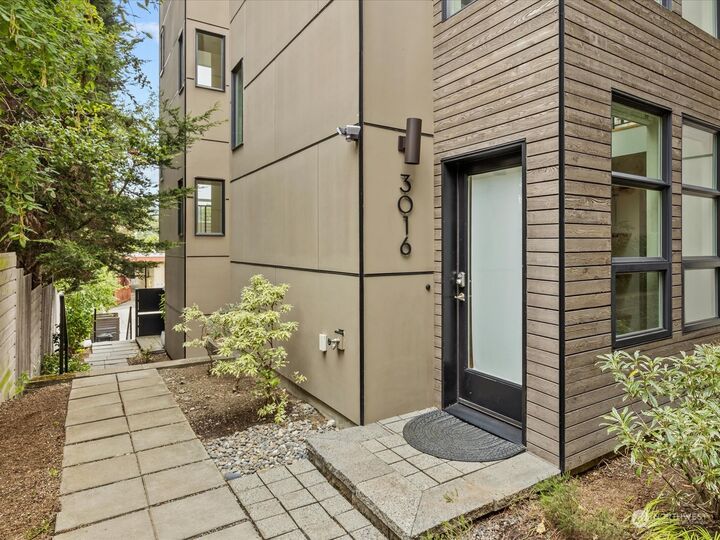 Property Photo:  3016  21st Avenue W  WA 98199 