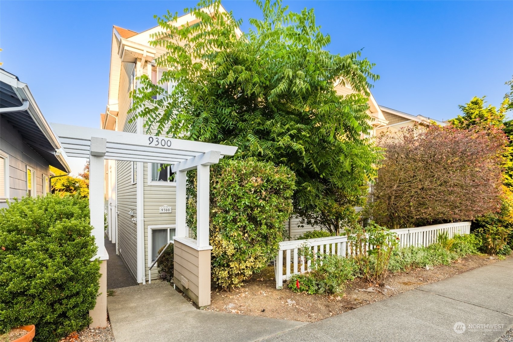 Property Photo:  9300  Stone Avenue N 201  WA 98103 