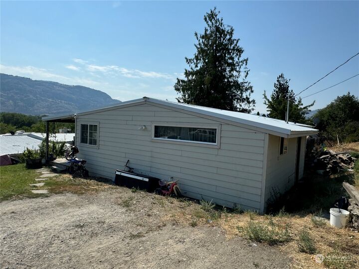 Property Photo:  1008  18th Avenue  WA 98844 