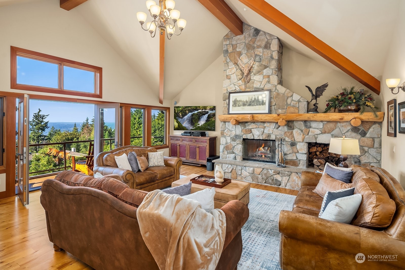 Property Photo:  2435 Squak Mountain Loop SW  WA 98027 