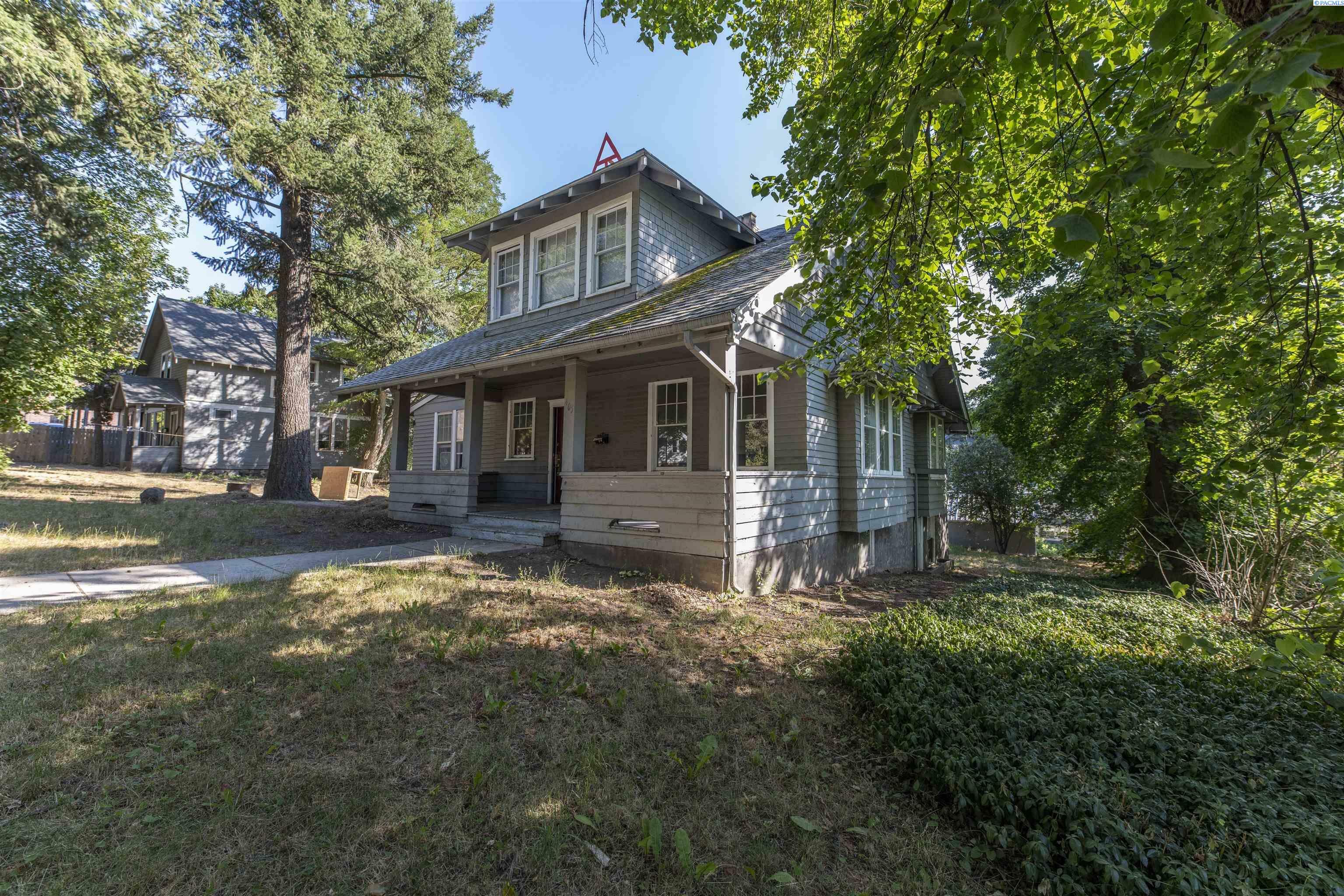 Property Photo:  405 NE Colorado Street  WA 99163 