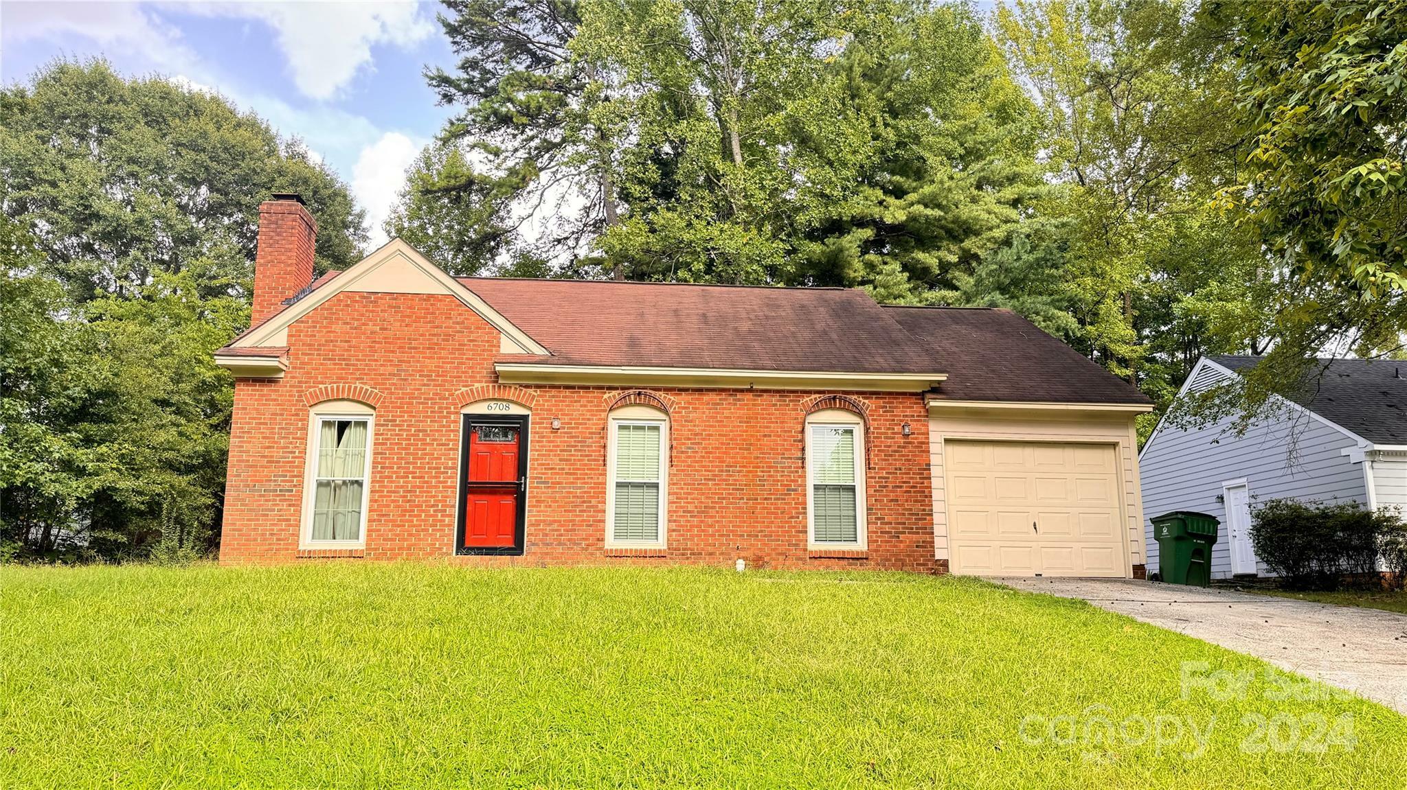 Property Photo: 6708 Marston Court NC 28215