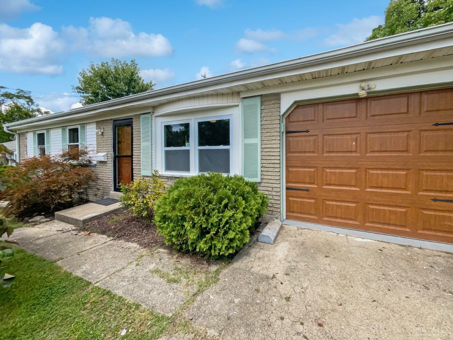 Property Photo: 2210 Rubicon Place OH 45240