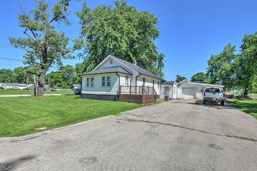 Property Photo:  3102 Wallace Street  IL 62526 