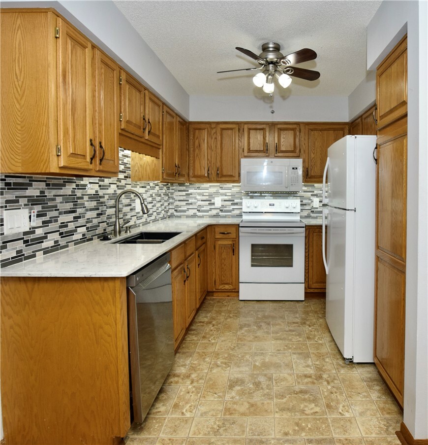 Property Photo:  401 SE Delaware Avenue 208  IA 50021 