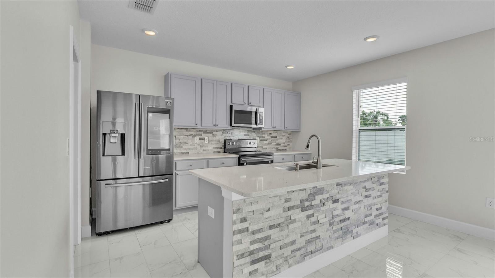 Property Photo:  1140 Sophia Boulevard  FL 33881 