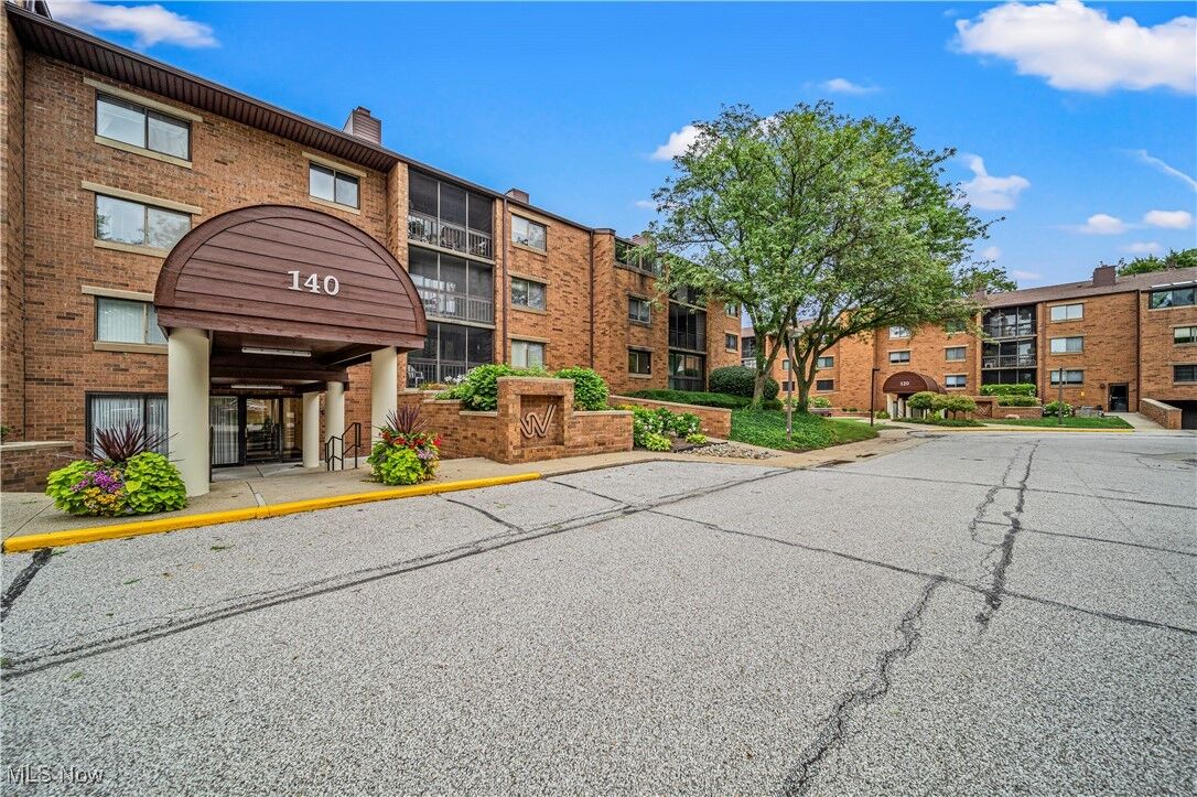 Property Photo:  140 Fox Hollow Drive 202C  OH 44124 