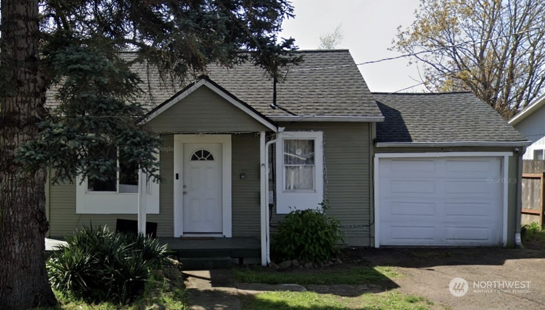 Property Photo:  1107 W 20th Street  WA 98660 