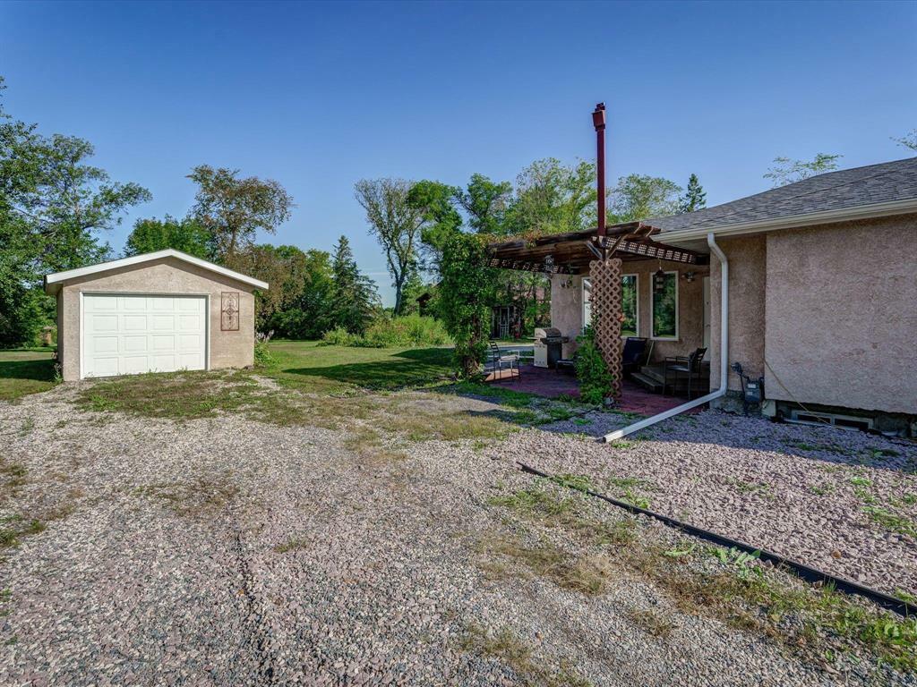 Property Photo:  6252 Henderson Highway  MB R1C 0B9 