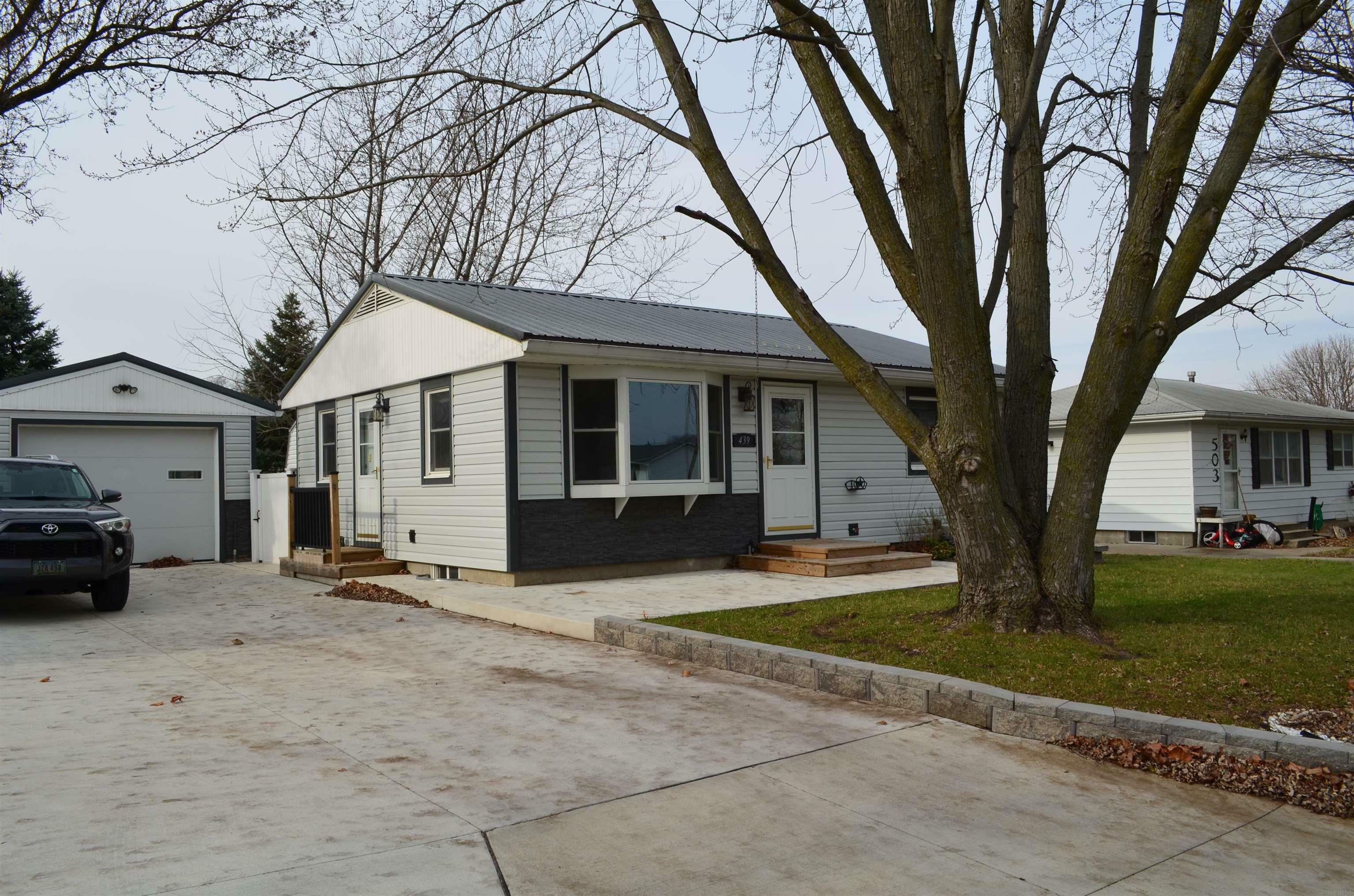 Property Photo:  439 NW 16th Street  IA 50677 