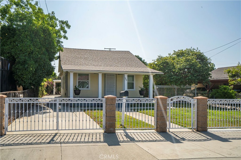 Property Photo:  142 S Townsend Avenue  CA 90063 