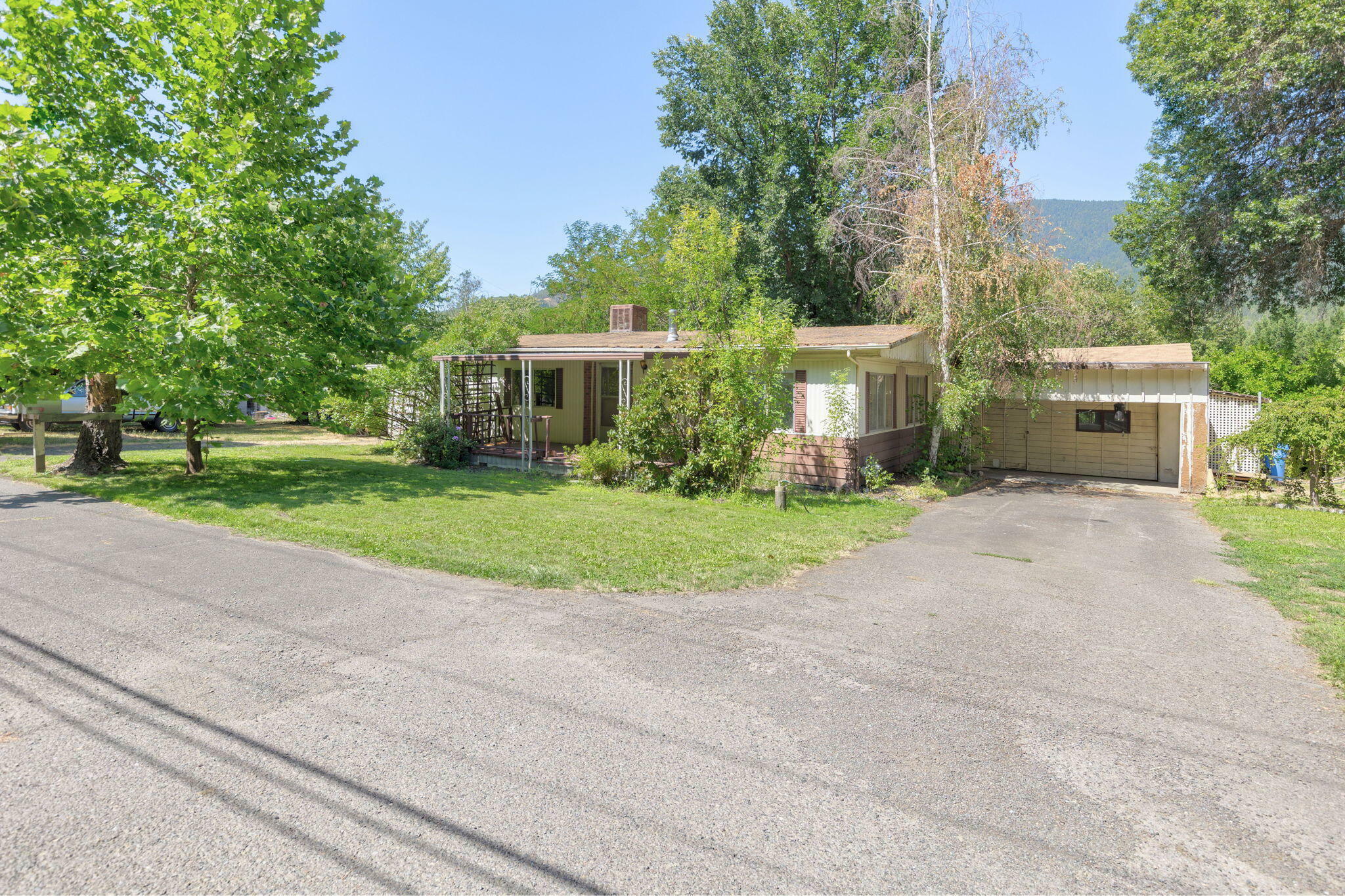 Property Photo:  1145 E Evans Creek Road  OR 97537 