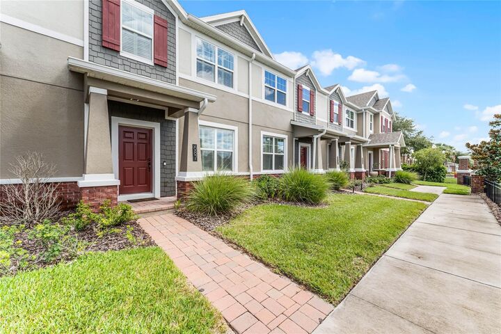 Property Photo: 687 E Plant Street FL 34787