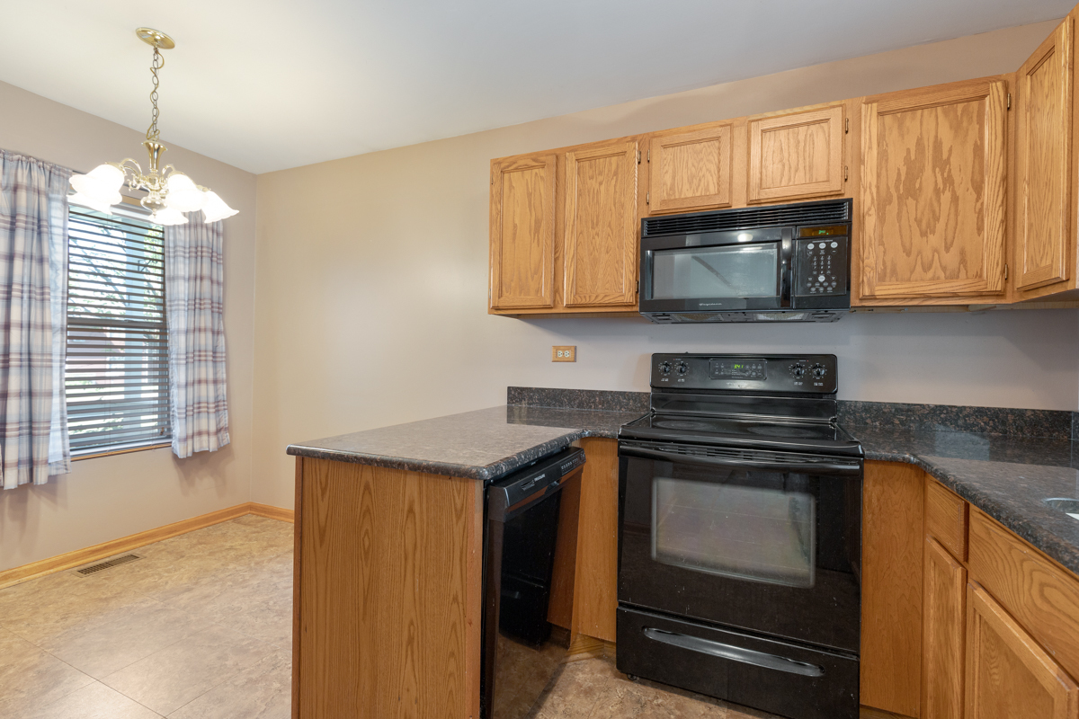 Property Photo:  1005 Briden Drive 1005  IL 60152 