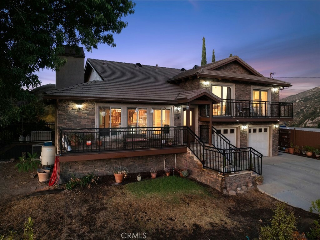 Property Photo:  956 Crown Hill Drive  CA 93063 