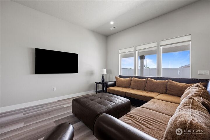 Property Photo:  1401  7th Avenue NE  WA 98848 