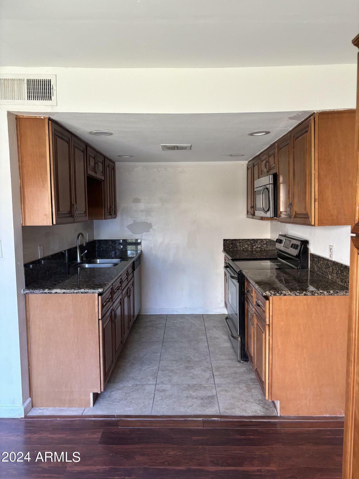 Property Photo:  7126 N 19th Avenue 110  AZ 85021 