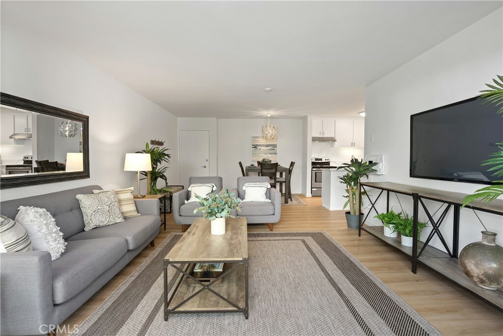 Property Photo:  607 S Prospect Avenue 201  CA 90277 